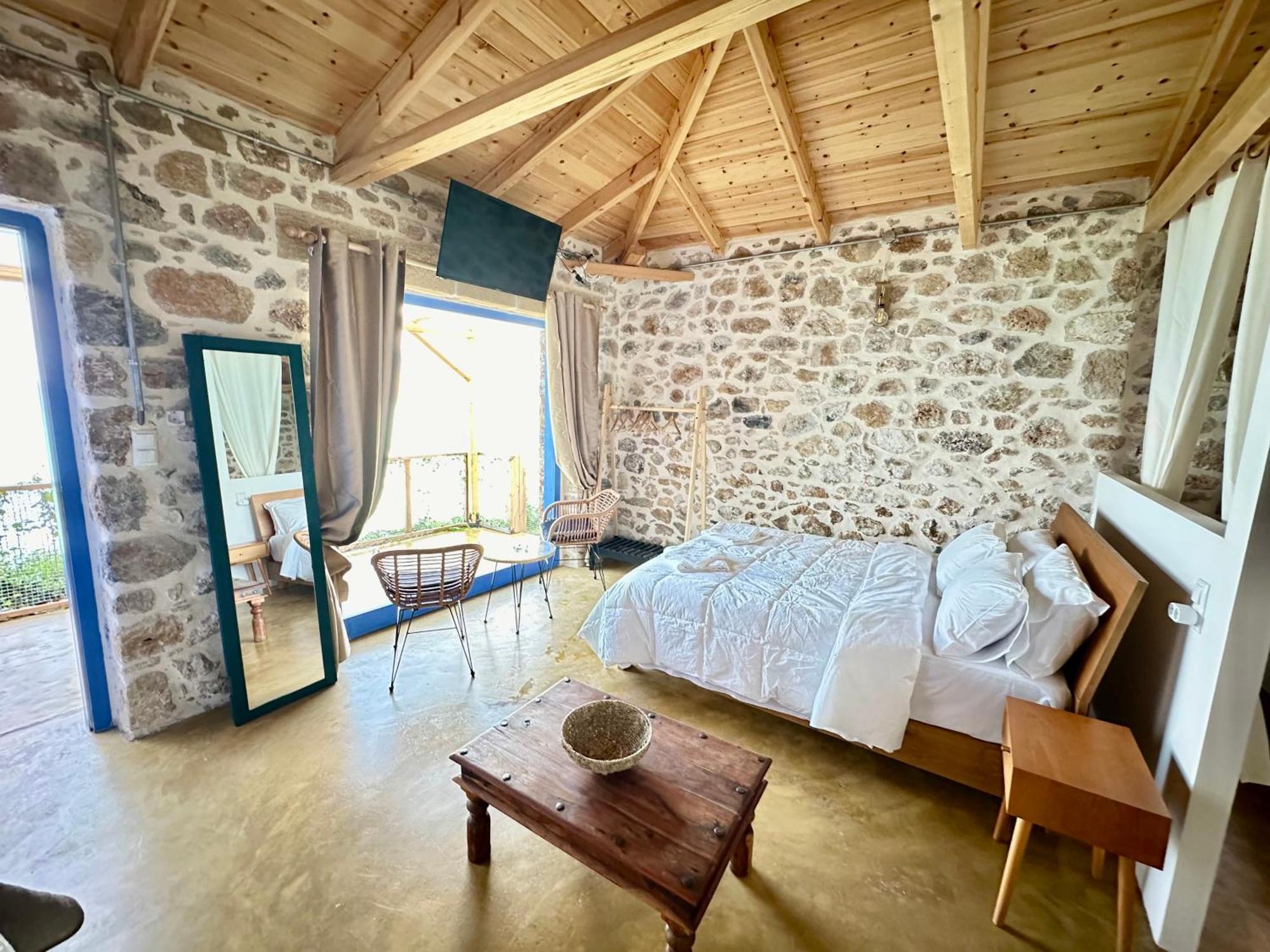 Rocksecret Edge Apartment